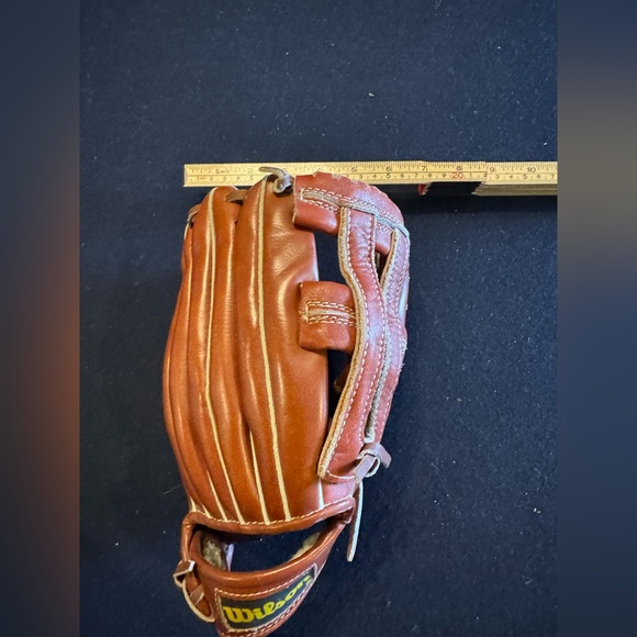 Wilson Classic Brown Leather Ron Guidry A2635 Baseball Glove. 010186 - Picture 6 of 9